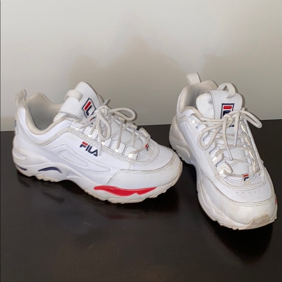 Fila Shoes - 🌸White fila sneakers🌸